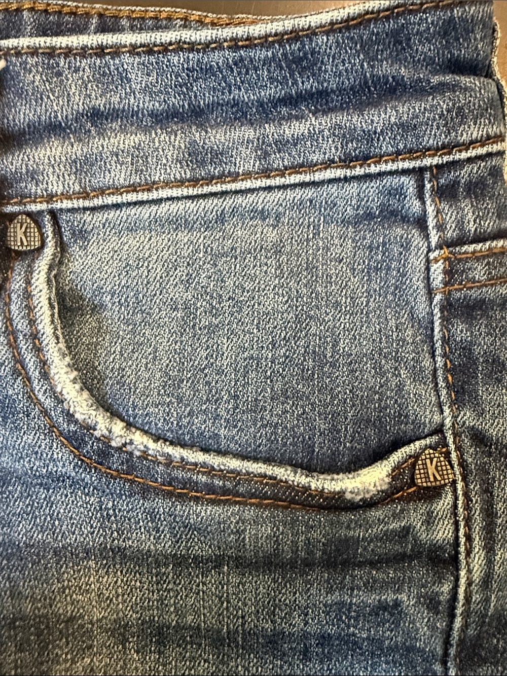 Kut from the Kloth Catherine Boyfriend Rolled Hem Mid-Rise Denim Shorts in Blue - Picture 5 of 7